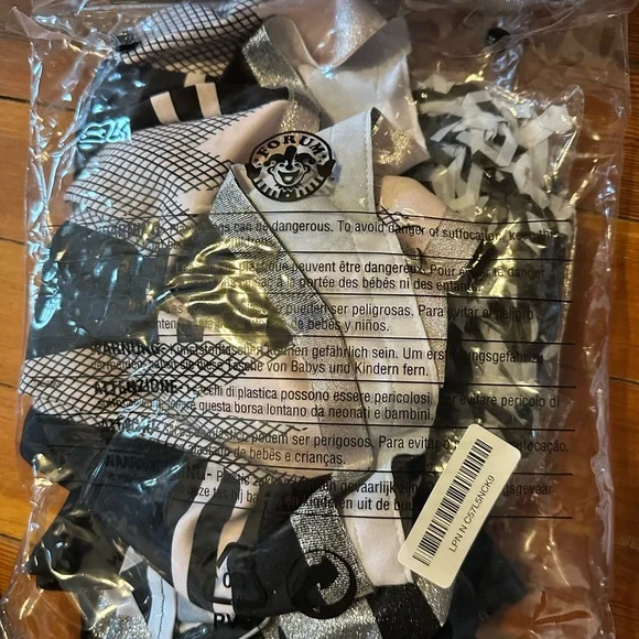 Kids Cheerleader Costume with Skull Design - Black and White - Picture 5 of 5